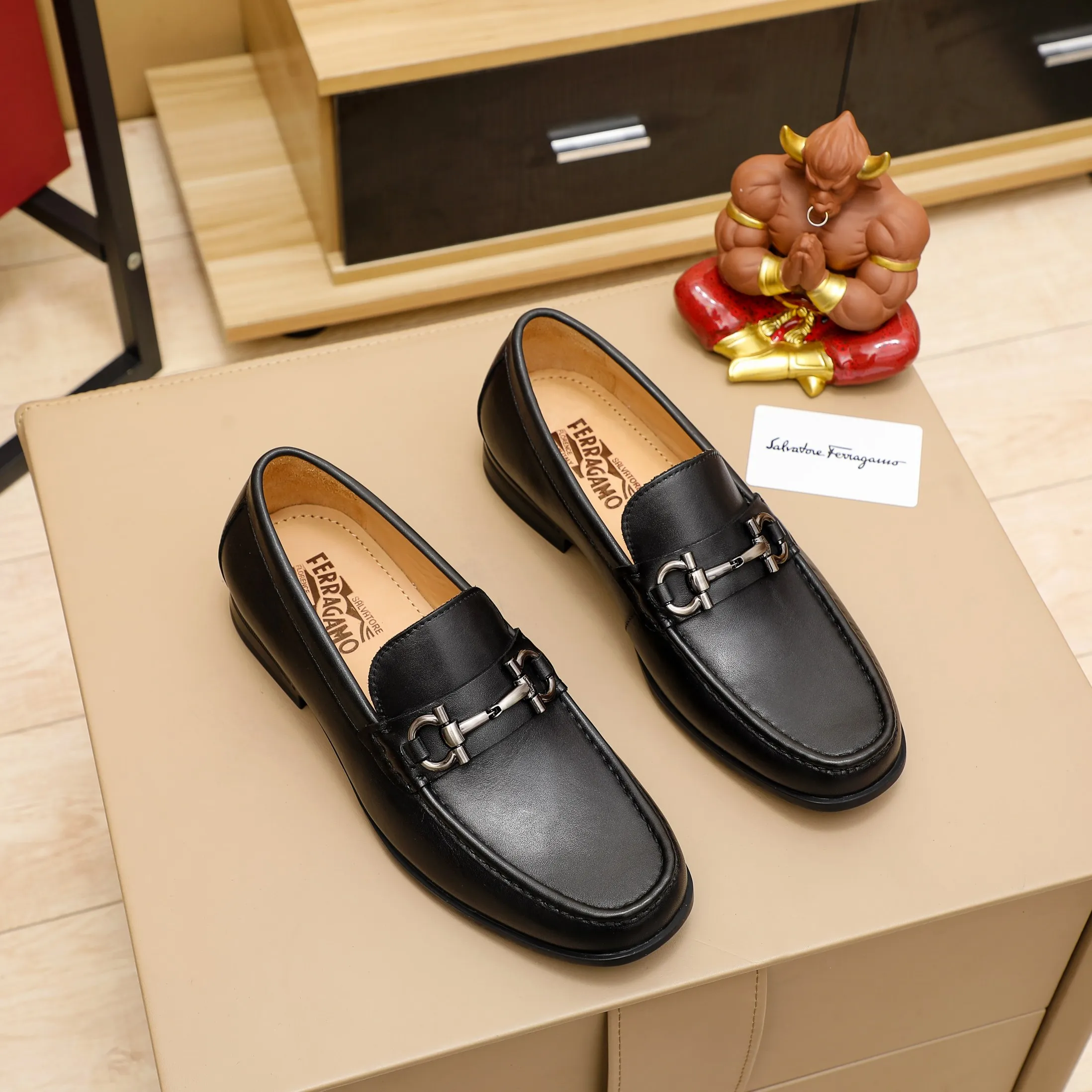 Men's clothing and shoes 💰460 🔥Ferragamo's new men's casual slip-on shoes🇨🇳Official website original 1:1 mold opening, original quality💯Fine workmanship, high-end luxury☘The upper is made of imported Italian first-layer cowhide🌴Luxury🐂leather lining🍓Rubber wear-resistant and non-slip outsole, breathable and comfortable to wear🍍The first choice for high-end men, black, size 38-45